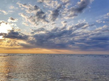 Kırım. Akşam manzarası. Denizde gün batımı.