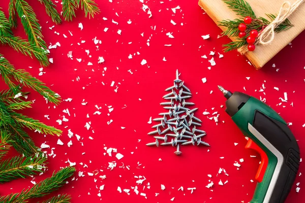 Albero Natale Fatto Viti Autofilettanti Cacciavite Regalo Carta Artigianale Con — Foto Stock