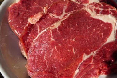 Biraz Çiğ Et Bifteği