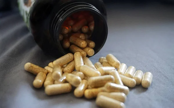 Kutunun dışında K2 vitamini kapsülleri