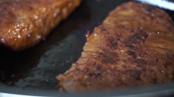 Vegetán Steak Pánban — Stock videók