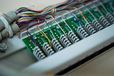 Bir ana kartın kapağını kapat