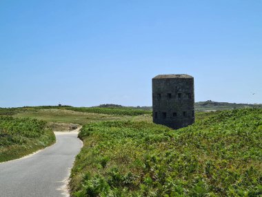 Jaonneuse Körfezi, Kaçak Kule, Guernsey Kanal Adaları