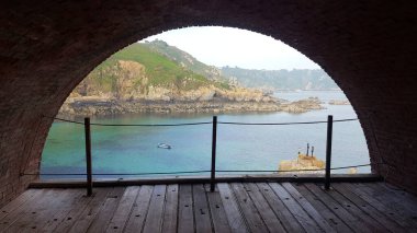 Saints Körfezi Limanı, Guernsey Kanal Adaları