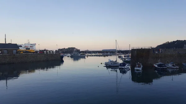 Saint Peter Port Kikötő Guernsey Csatorna Szigetek — Stock Fotó
