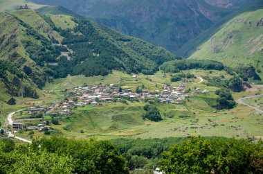 Yeşil dağlar, Gergeti köyü, 