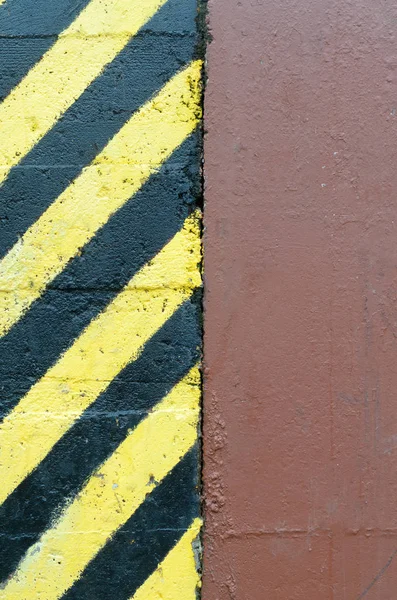 Marquages à rayures noires et jaunes comme avertissement de danger . — Photo