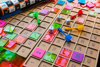 tahta oyun araçları ok ve zar