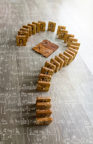 Blocco Numerico Legno Punti Interrogativi Formule Matematiche — Foto Stock