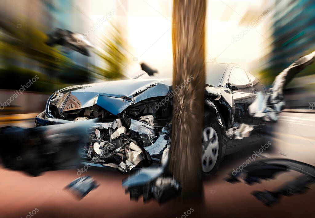 A black speeding car was hit by a wooden pillar, causing a major accident.