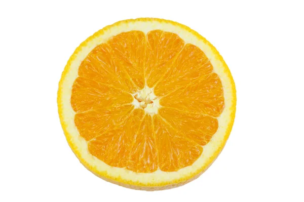 Beyaz arka planda izole edilmiş taze portakal dilimi