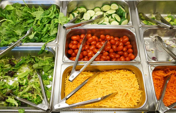 Verscheidenheid Van Kleurrijke Verse Groentesalade Container Restaurant — Stockfoto