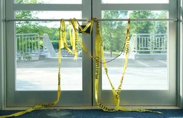 Porta Vetro Con Cautela Striscia Avvertimento Sulla Porta — Foto Stock