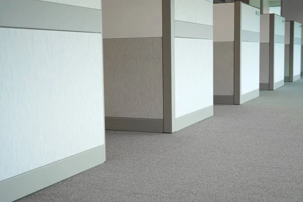  Ofis binasının içindeki kabinler, iş yeri.                              