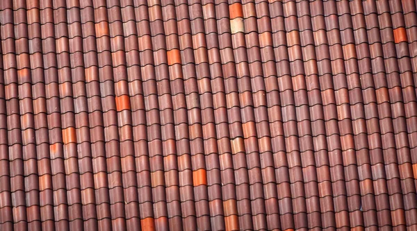 Zbliżenie Czerwonym Półpaścu Dachu — Zdjęcie stockowe