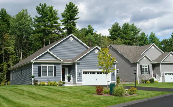   cadde boyunca yerleşim yeri                             