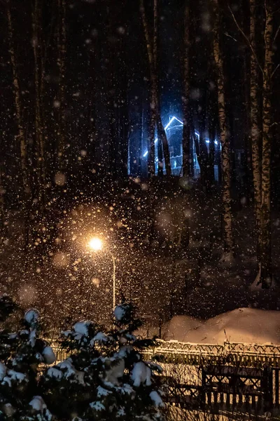 Linterna Bajo Nieve Pueblo — Foto de Stock