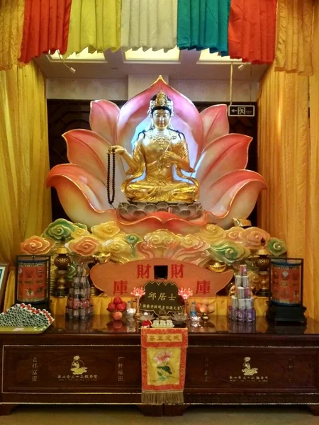 Китай Хайнань 2018 Январь Статуя Будды Храме Наншан Вокруг Золоте — стоковое фото