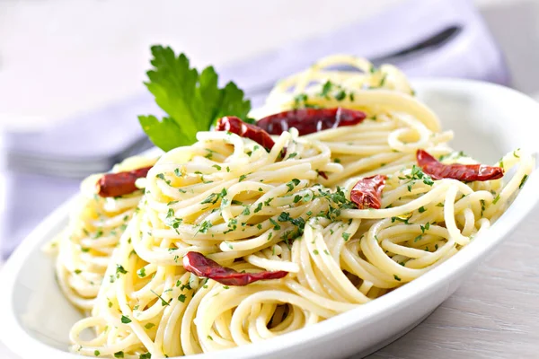 Špagetový Česnekový Olej Červený Chilli Pepř — Stock fotografie