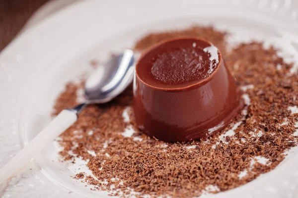 盘子里的巧克力布丁 — 图库照片