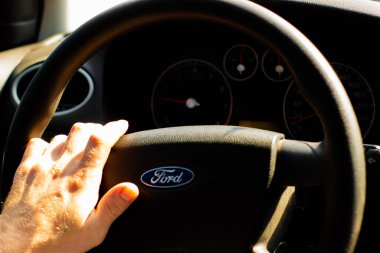 Ford odaklan, erkekler direksiyona.