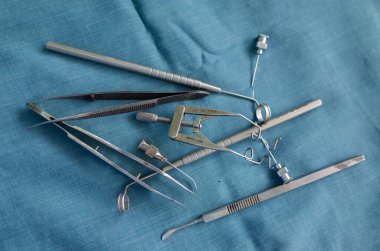 basra / Irak - 07 / 25 / 2020: Lassik için çeşitli enstrümanların fotoğrafı