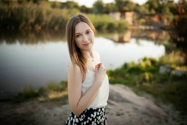 Schöne Junge Mädchen Der Natur — Stockfoto