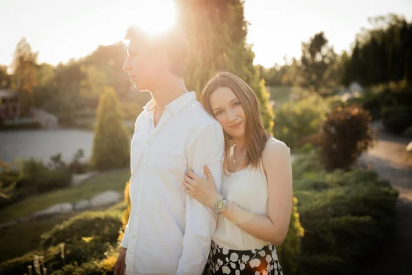 Jeune Beau Couple Amoureux Nature — Photo