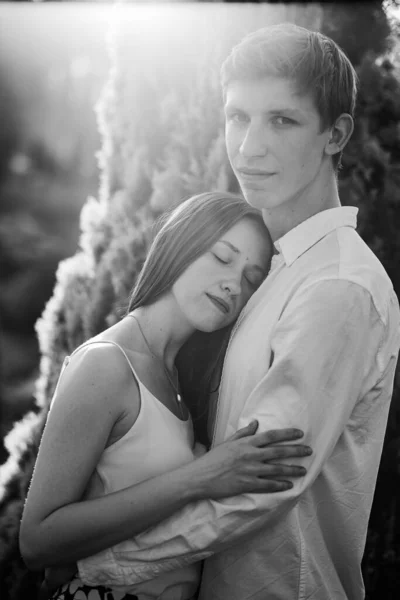 Jeune Beau Couple Amoureux Nature — Photo