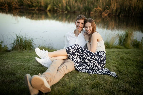 Mooi Jong Koppel Natuur Verliefd Stel — Stockfoto