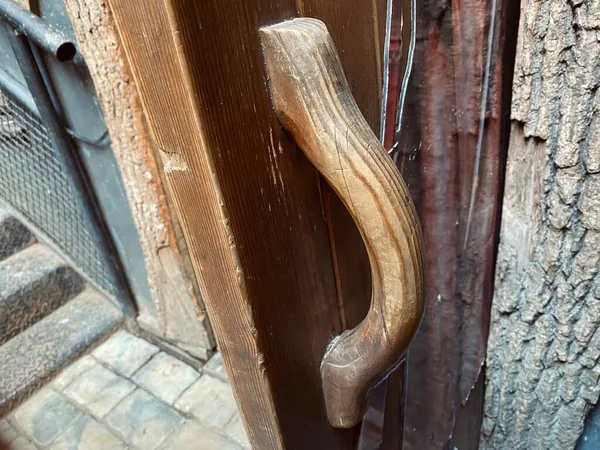 Pintu Kayu Tua Dengan Gagang — Stok Foto