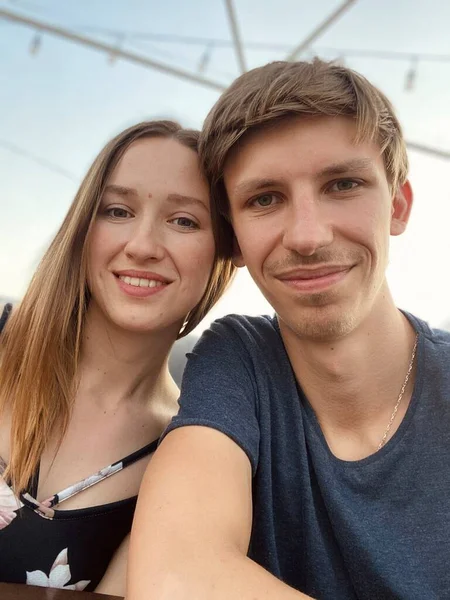 Casal Feliz Sorrindo Juntos — Fotografia de Stock