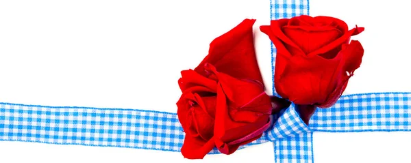 Glückwunsch Oder Valentinskarte Mit Weißem Hintergrund Mit Zwei Roten Rosen — Stockfoto