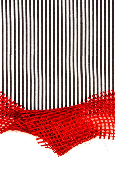 Födelsedag gåva svart och vit texturerat kort bakgrund med röda Knut — Stockfoto
