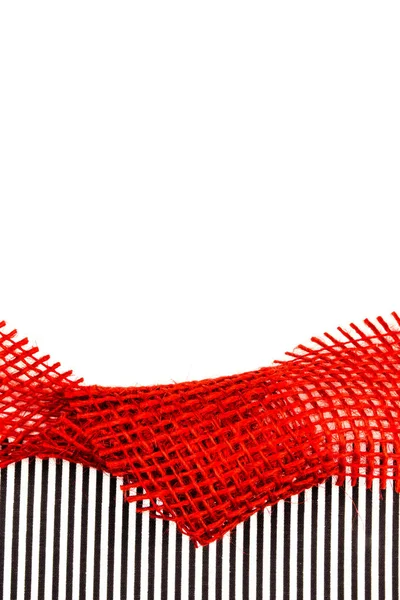 День рождения подарок черно-белый текстурированный фон карты с красным узлом — стоковое фото