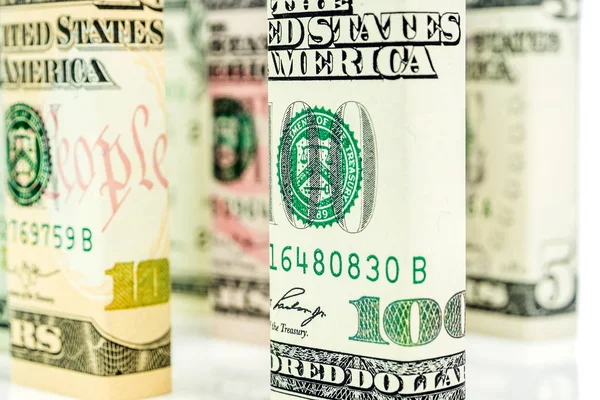 Крупный план американских долларов в форме блоков всех номиналов — стоковое фото