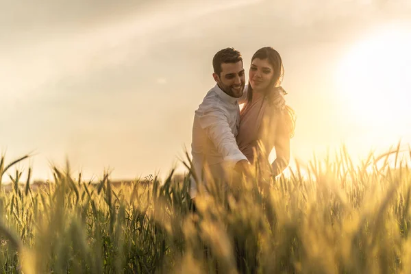 Romantik Çift Altın Buğday Aşk Anda Üzerinde Flied Holambra Sao — Stok fotoğraf