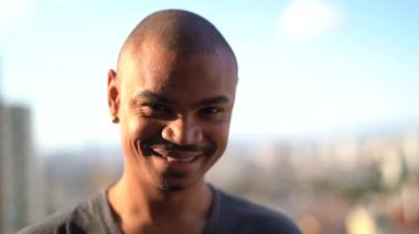 mutlu bir adam portresi