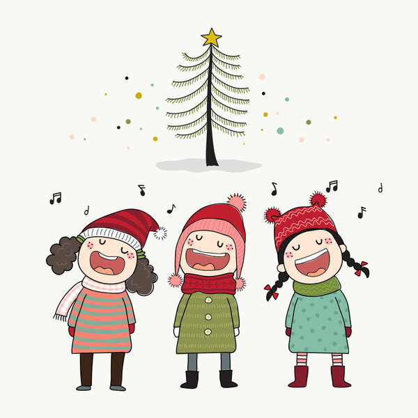 Трое детей поют рождественские песни с сосновой елкой.
