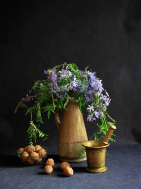 Yaz çiçekleriyle dolu bir hayat