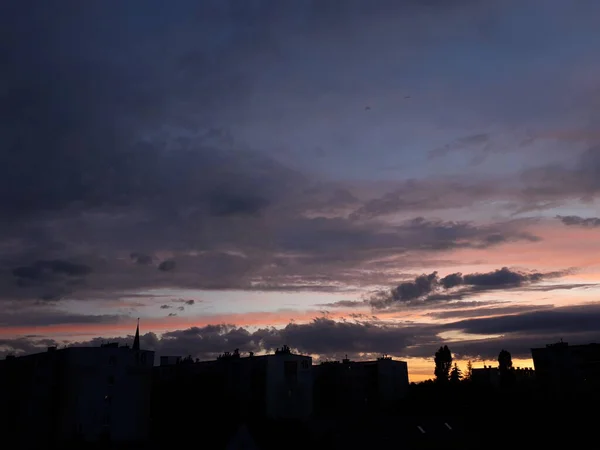 Silhouetten Van Gebouwen Tegen Achtergrond Van Zonsondergang — Stockfoto