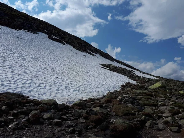 Paesaggio Con Neve Sulle Rocce Montagna — Foto Stock