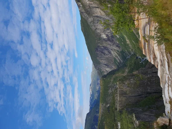 Landschaft Mit Blick Auf Himmel Berge Und Fluss Vringsfossen — Stockfoto
