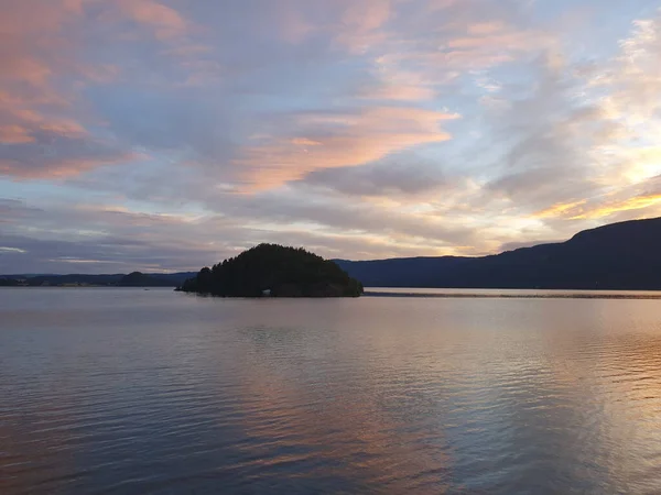 Uma Pequena Ilha Lago Durante Nascer Sol Hnefoss — Fotografia de Stock