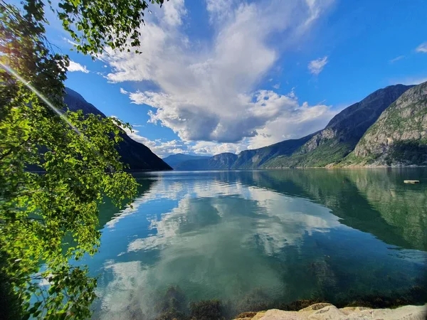 Reflection Sky Mountains Blue Water Fjord Eidfjord — Stock Photo, Image