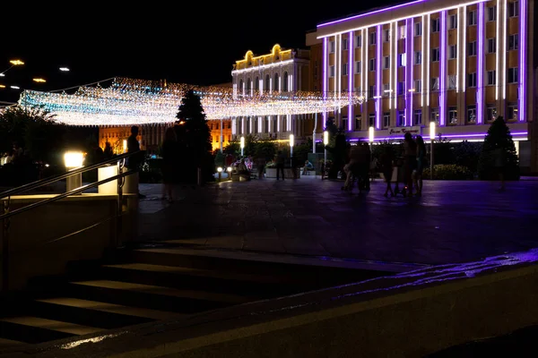 Şehir ışıklarının gece fotoğrafı.