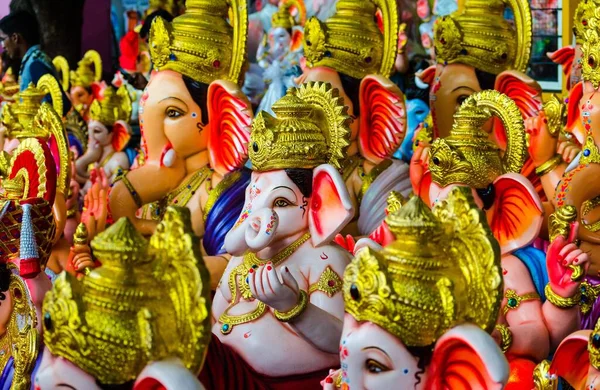 Färgglada Ganpati Idoler Dekorerade Butiken Ganpati Festivalen — Stockfoto