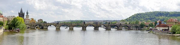 Panoramisch Uitzicht Middeleeuwse Karelsbrug Moldau Praag Tsjechië — Stockfoto