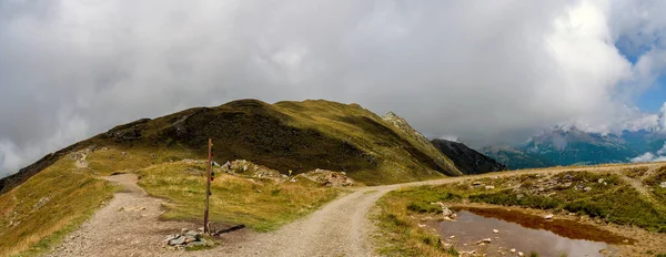 Paisaje Panorámico Con Separación Caminos Una Cordillera Los Dolomitas Sextner — Foto de Stock