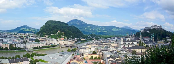 Άποψη Από Βουνό Moenchsberg Έως Την Οχύρωση Hohensalzburg Τον Ποταμό — Φωτογραφία Αρχείου